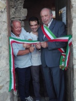 Il Sindaco Pasini, l'ex Sindaco F. Canovi ed O. Cervi inaugurano l'esposizione