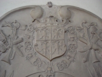 Lapide di Raimondo a Linz particolare dello stemma